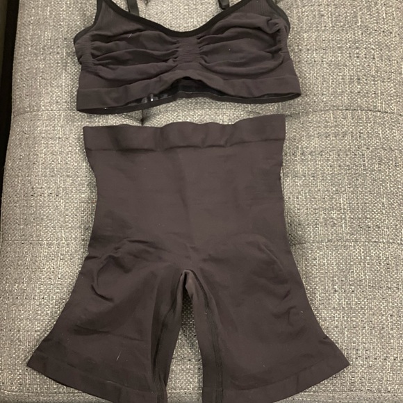 Black two-piece SKIMS set - Picture 2 of 7